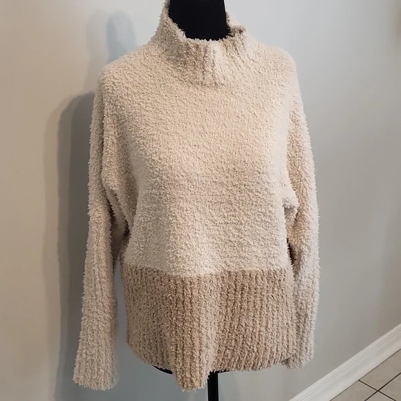 Sweater - Picture 6 of 6